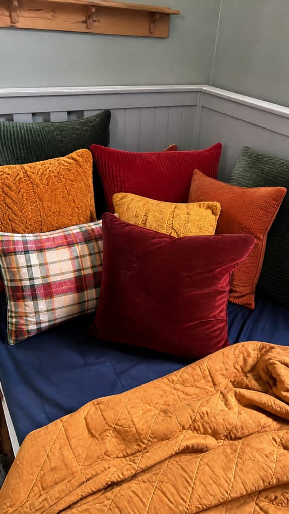 Bring in Autumn Colors with Throw Pillows and Cushions